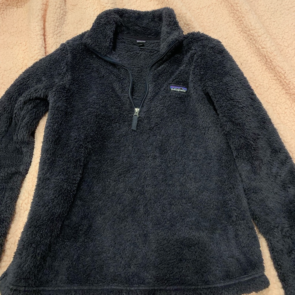 dark grey fuzzy patagonia pullover